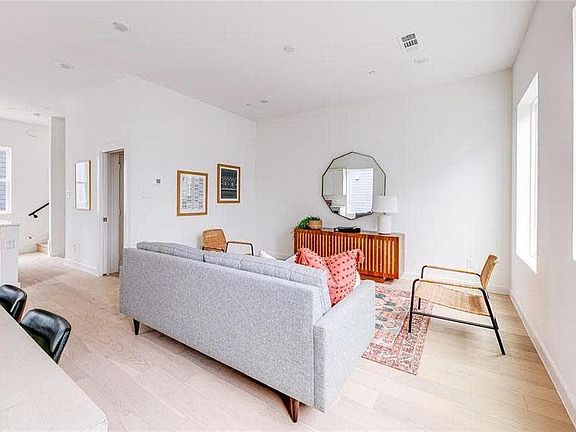3rd image of 427 W 10th St #401