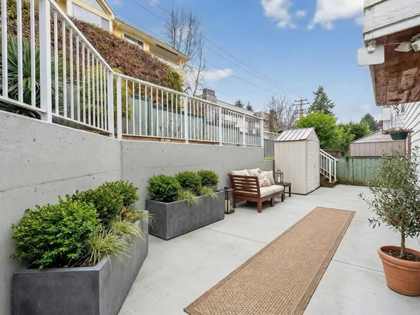 1390 Martin St #104, White Rock, BC V4B 3W5