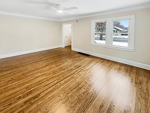 3rd image of 1385 White Bear Ave N