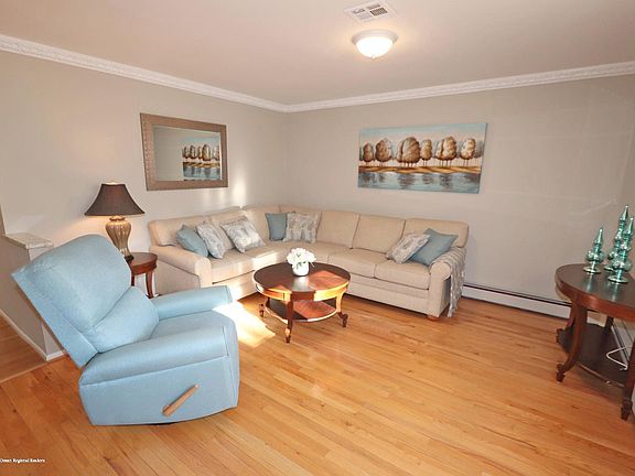 5th image of 40 Hyannis St
