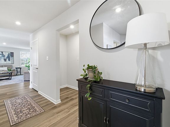 5th image of 135 Alta Vista Dr