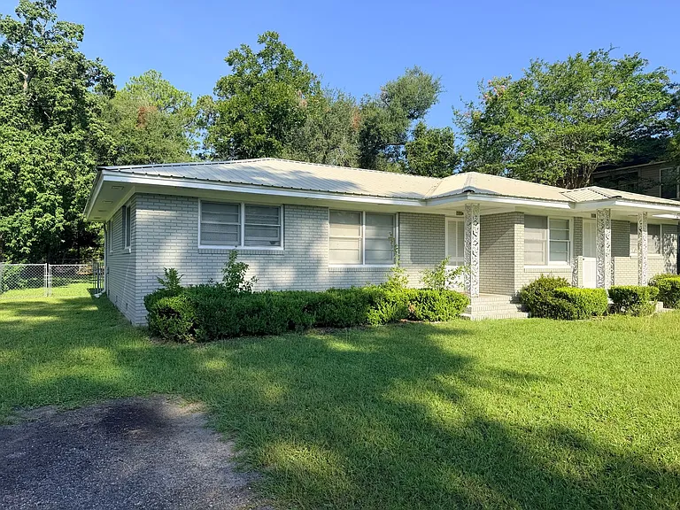 1510 Miramar St — Photo 1