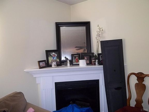 3rd image of 625 Wyndhurst Dr
