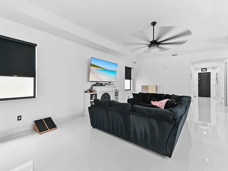 7461 Moonrise Dr — Photo 6