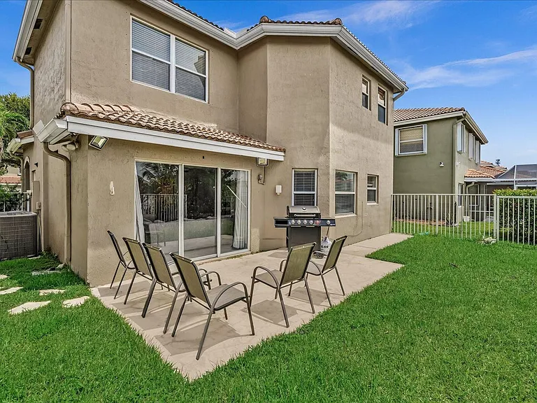 7145 Crescent Creek Way #7145 — Photo 32