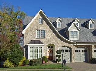 8 Granville Oaks Ct, Greensboro, NC 27408