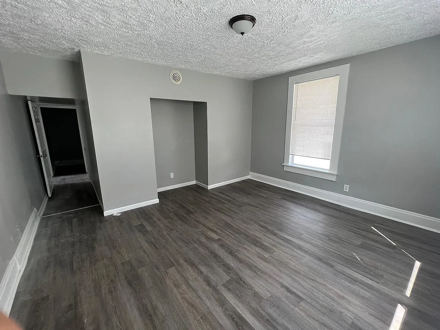 3 bed, 1400 sqft, $1,350 — Photo 4