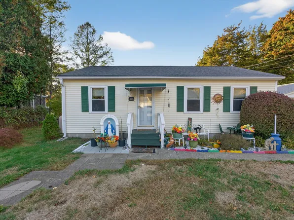 30 Midway Oval, Groton, CT 06340