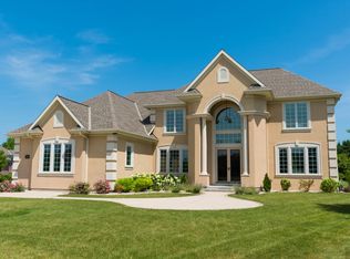 7576 S Joshua Ct, Franklin, WI 53132