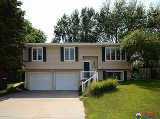 5421 Rosebriar Ct, Lincoln, NE 68516