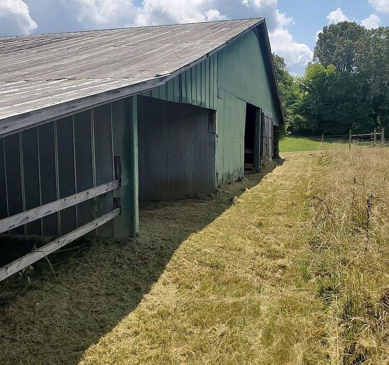 2nd image of 3292 Blue Springs Rd