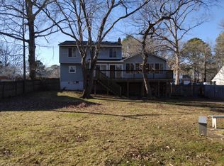 28 Meadow Creek Dr, Newport News, VA 23608