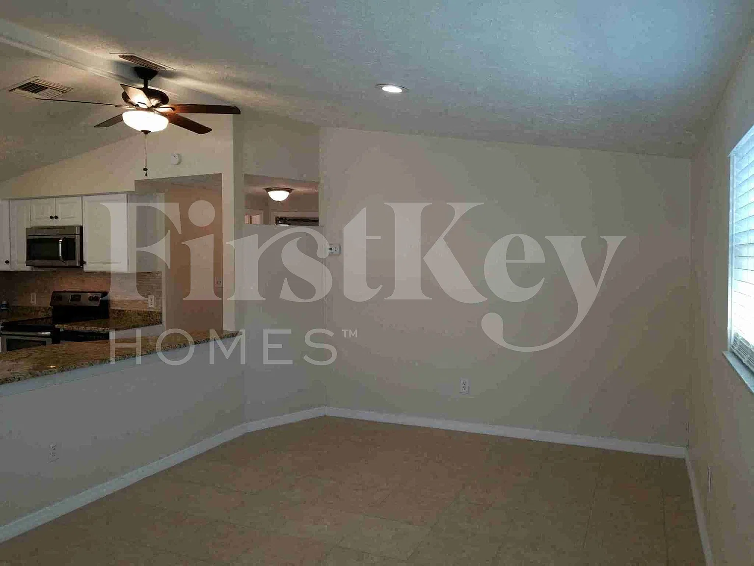 3 bed, 2.0 bath, 1124 sqft, $2,155 — Photo 4