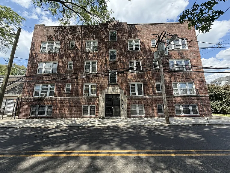 45-47 Cedar Ave #11 — Photo 9