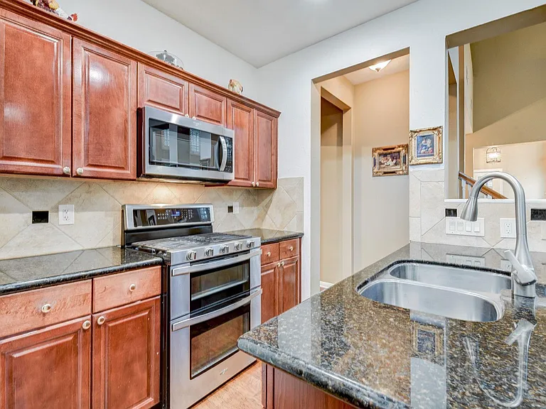 10222 Thornleaf Ln — Photo 6