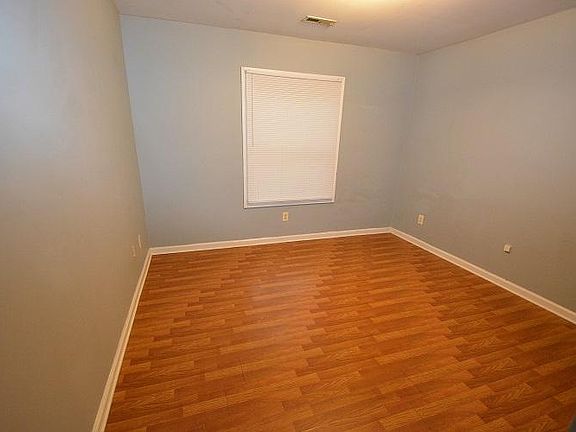 4th image of 613 Middle St #B