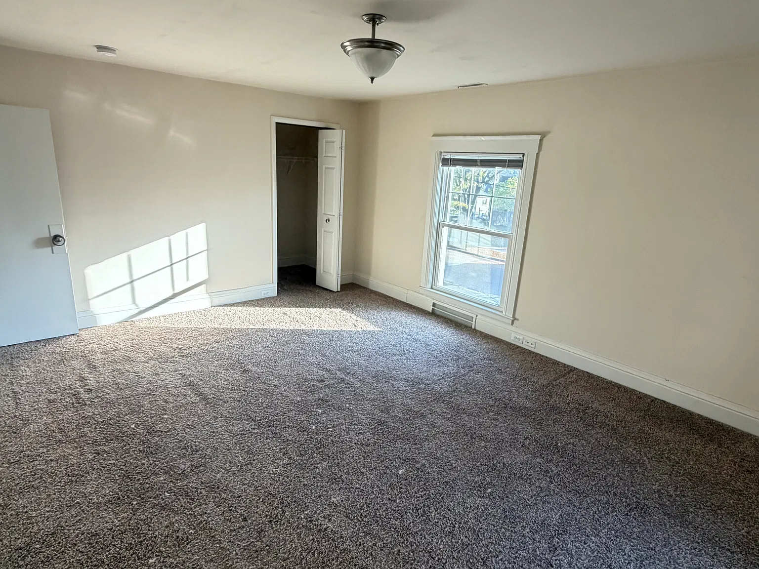 1 bed, 990 sqft, $1,200 — Photo 3