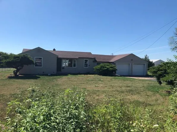 307 1st St, Garwin, IA 50632