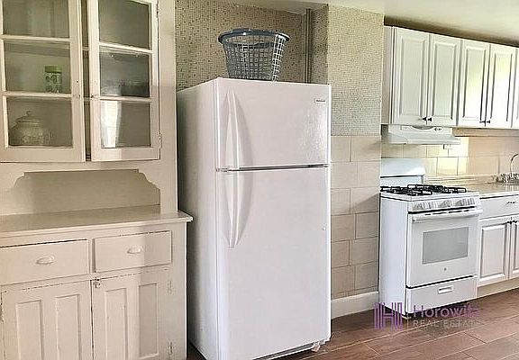 4th image of 33-14 23rd St #1