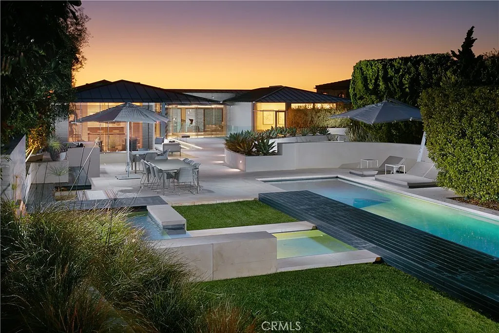 5 bed, 5.5 bath, 6135 sqft, $200,000 — Photo 2