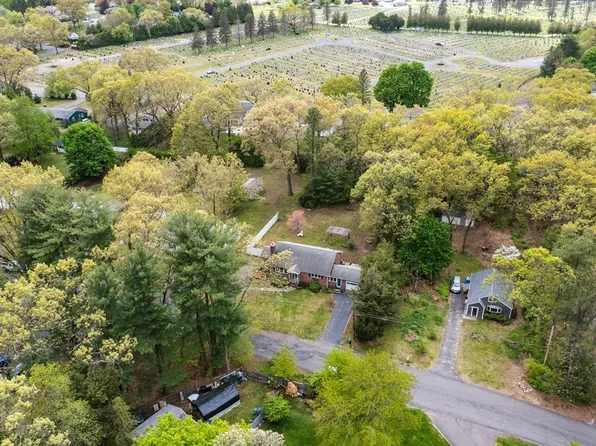 33 Dale St, South Hadley, MA 01075