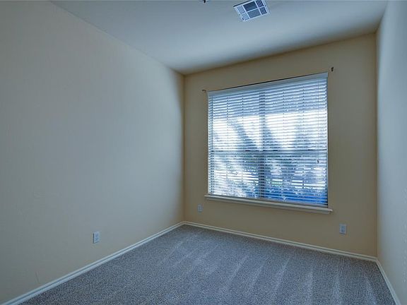 4th image of 513 SW 124th Pl