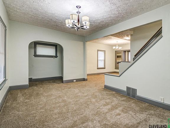 3rd image of 3822 Sackett Ave