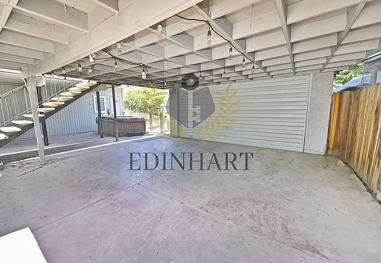 145 E University Ave — Photo 42
