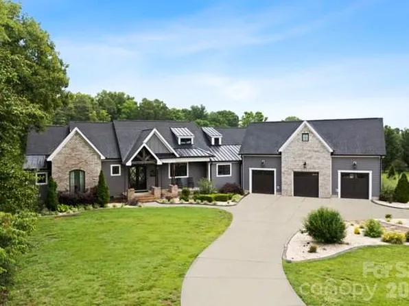 5200 Shoreview Dr, Concord, NC 28025