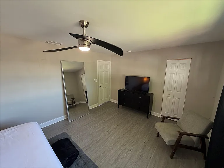 608 NE 29th Dr #1 — Photo 24