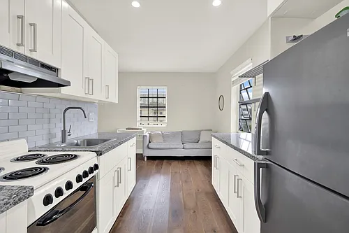 4 Sidonia Ave Photo 1