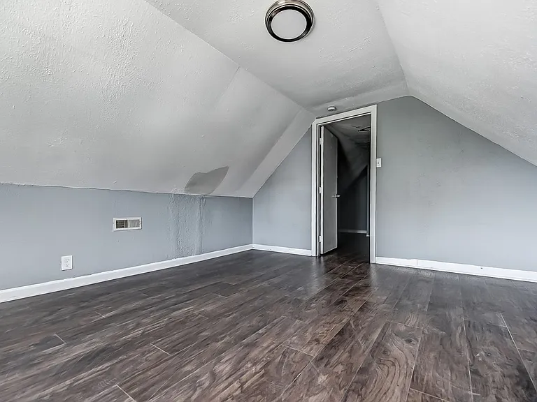 1257 Leonhard St — Photo 30