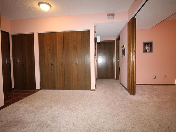 3rd image of 200 Willow Ct APT 1F