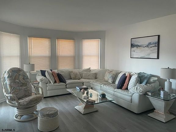 5th image of 4305 Asbury Ave APT 1