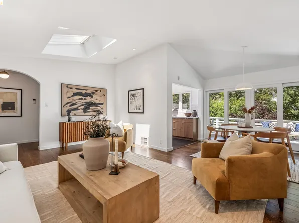 2059 Mastlands Dr, Oakland, CA 94611