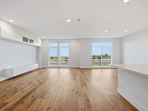 3rd image of 400 Mariners Island Blvd Unit 209