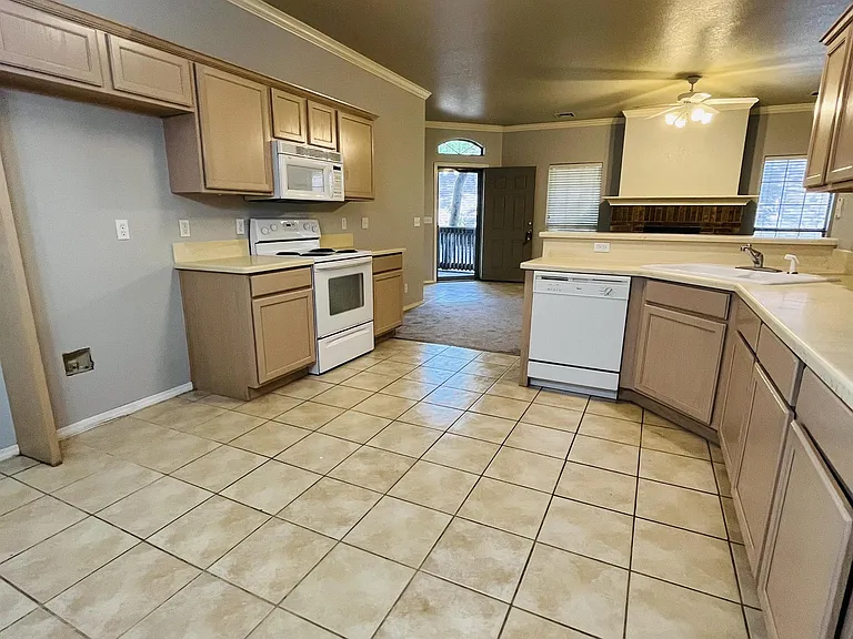 1718 Windhill Ave #1 — Photo 4