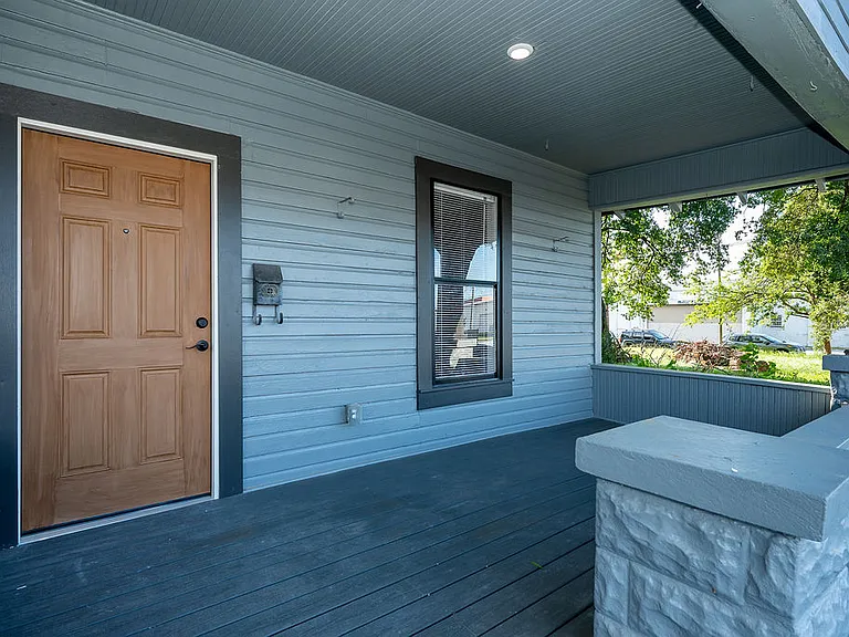226 N Terry Ave — Photo 3