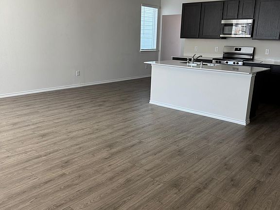 3rd image of 213 Arbor Dr