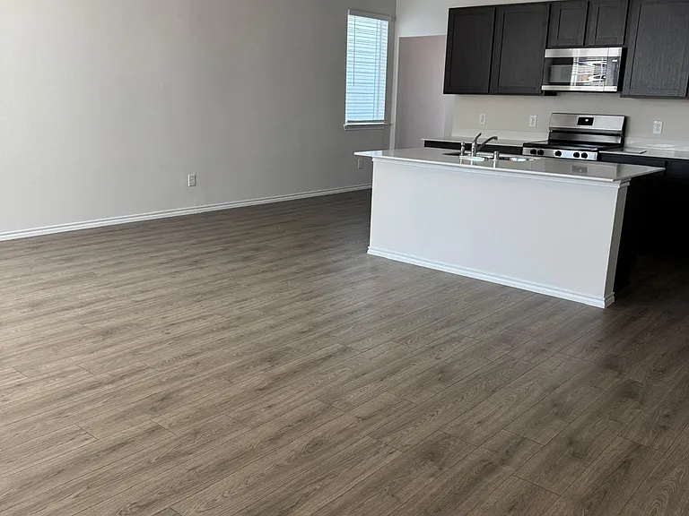 213 Arbor Dr — Photo 3