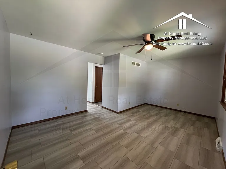 824 Bluff St — Photo 6