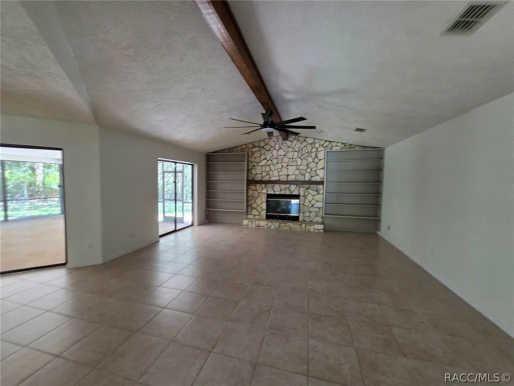 3 bed, 1983 sqft, $1,900 — Photo 3