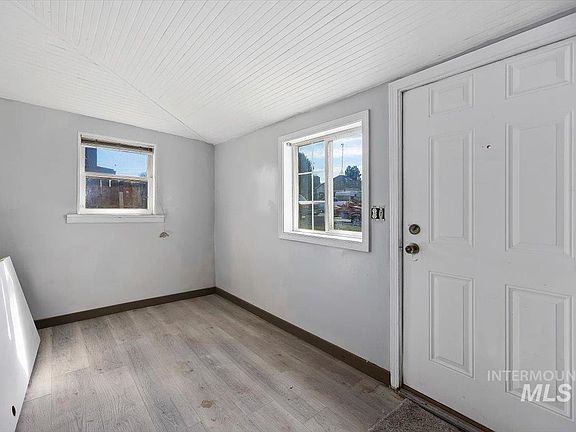 4th image of 308 E Ave E