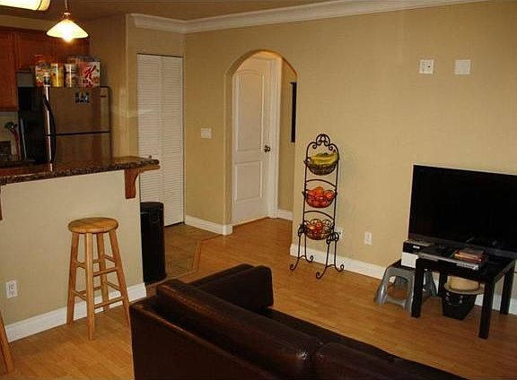 2nd image of 800 N Mollison Ave Unit 61