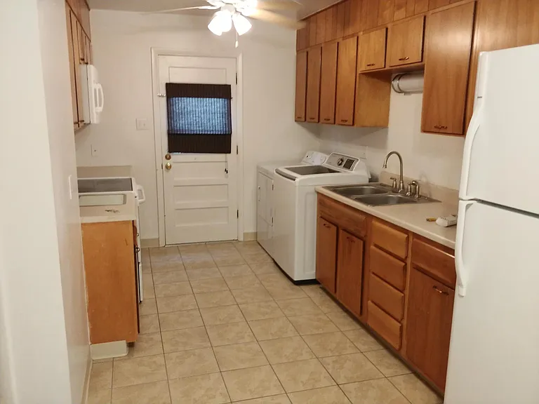 1725 Oxford Dr #2 — Photo 2