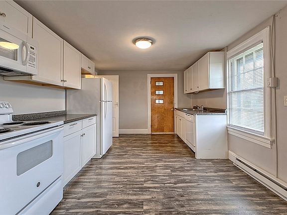 3rd image of 919 Lloyd Ave