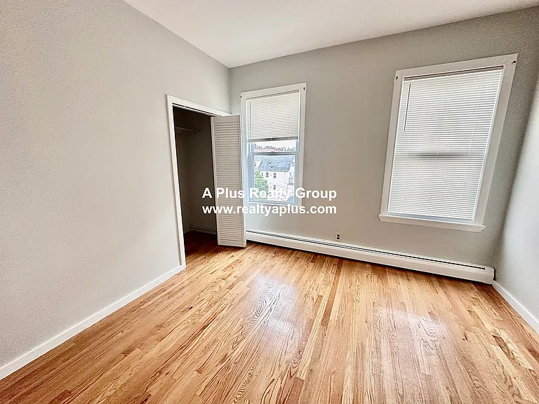 Buckley Ave — Photo 14
