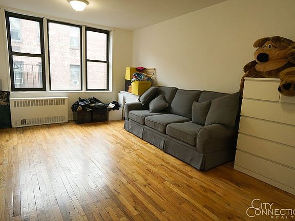 2nd image of 515 E 6th St APT D8