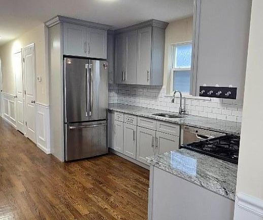 5th image of 1054 Bond St