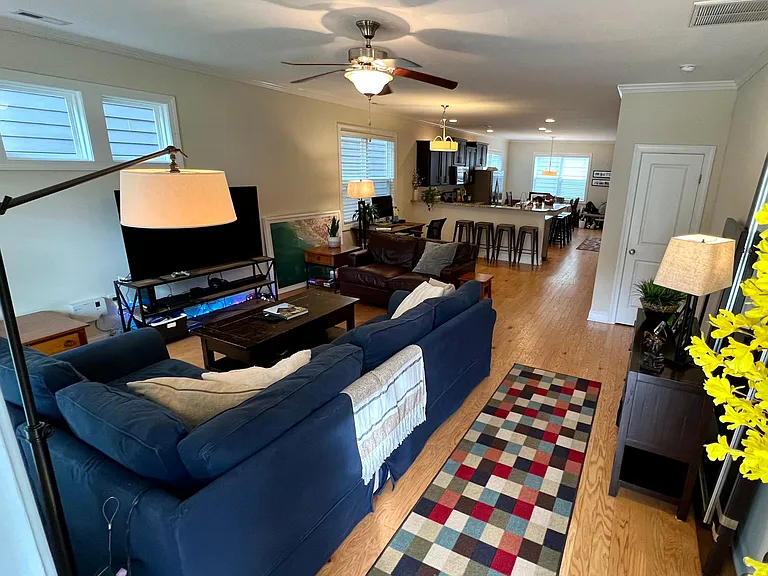 213 Windy Creek Ln — Photo 2